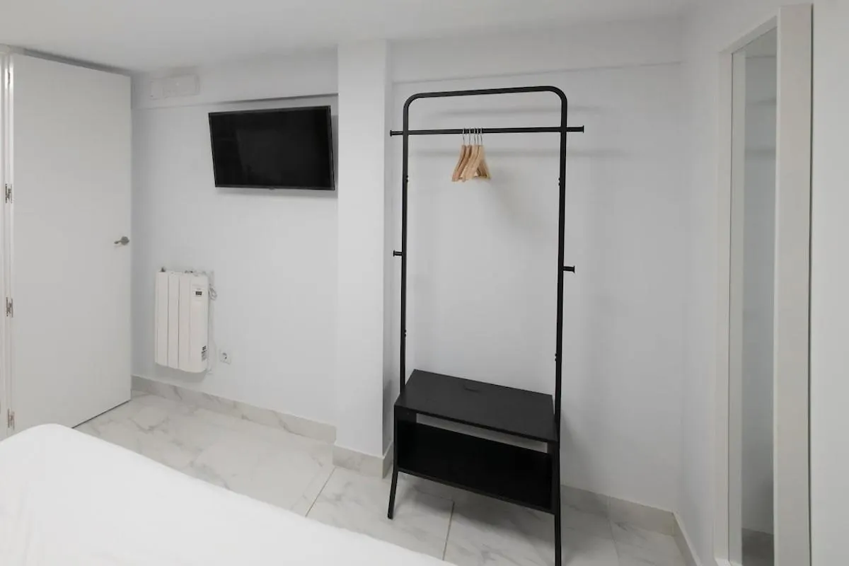 A Beautiful Brand New Apartment 马德里